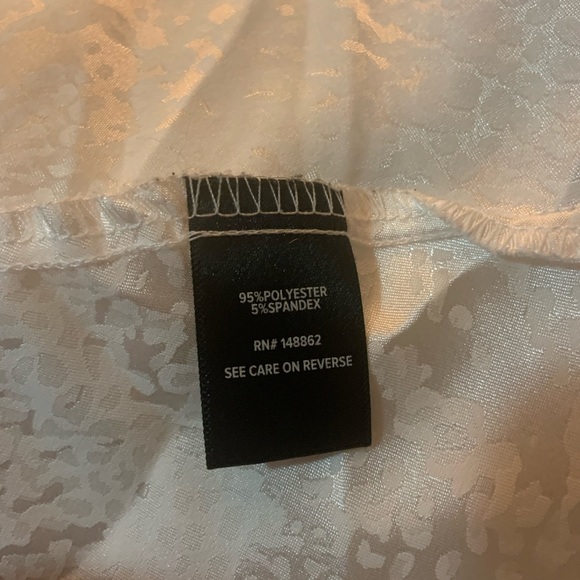 3/20$ Torrid size 3 white “snake skin” embossed blouse. - Picture 4 of 5